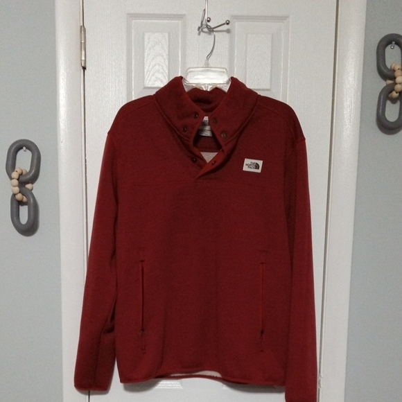 🚨B2G1 THE NORTH FACE Burgundy Snap Button Sweater